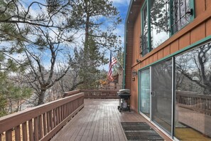 Terrace/patio - Tree Top Villa By Destination Big Bear:Upper Moonridge! Decks! Pool/Ping Pong Table! Foosball! (Big Bear City)