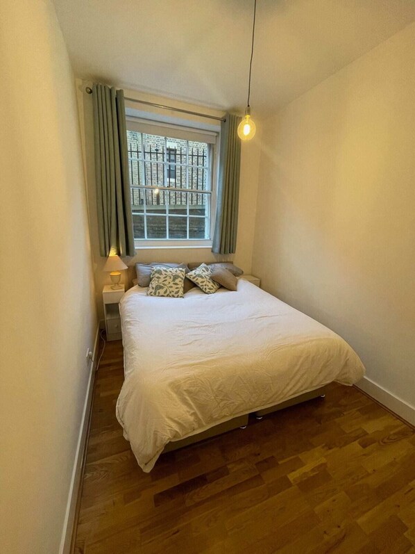 Basic Apartment | 1 bedroom, iron/ironing board, bed sheets - Spacious 1BD Flat - Next to Richmond Riverside! (Richmond)