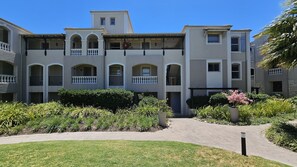 Property grounds - Dorphene 304 by CTHA (Cape Town)