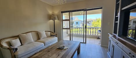 Apartment (1 Bedroom) | Wohnbereich