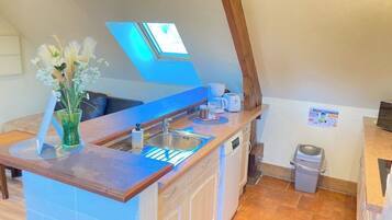 Refrigerador, microondas, parrilla de estufa y lavavajillas