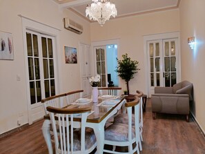 Room service – dining - Yacoubian Apartments in Downtown Cairo (Cairo)