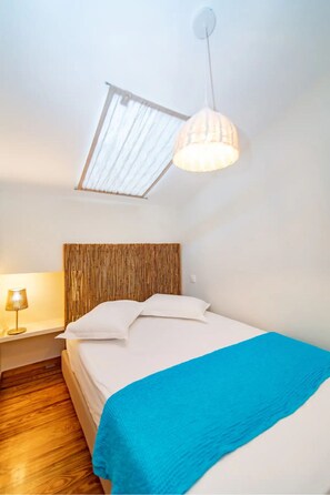 2 Schlafzimmer, Schreibtisch, schallisolierte Zimmer