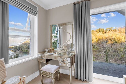 Homefield - Chic charm with unrivalled river views