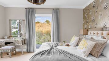 5 bedrooms, iron/ironing board, free WiFi, bed sheets