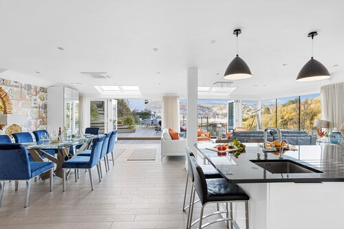 Homefield - Stylish 5-Bedroom Kingswear Retreat with Panoramic Estuary Views