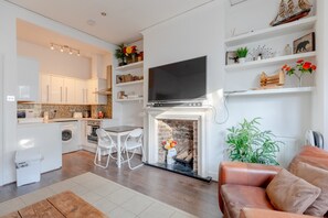 Basic Apartment | Living area | TV - Radiant and Roomy 2BD Flat - Fulham! (London)