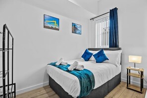 2 habitaciones, escritorio, tabla de planchar con plancha y wifi 