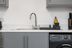 Frigorífic, microones, forn i placa de cuina