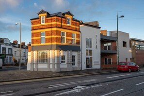 Exterior - 1BR Apartment in Belfast East Village | City stay (Belfast)