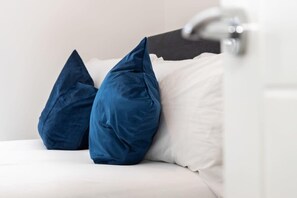 2 bedrooms, iron/ironing board, WiFi, bed sheets - Lovely 2 Bedroom Apartment in Belfast East Village (Belfast)