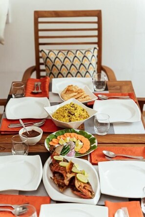 TV - Holiday Crib (Dhiffushi)