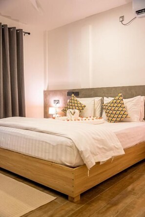 Deluxe Double Room | In-room safe, desk, laptop workspace, soundproofing - Holiday Crib (Dhiffushi)