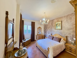 3 chambres, fer et planche à repasser, lit parapluie, Wi-Fi gratuit