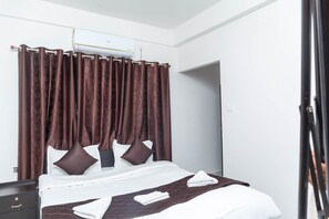 1 Schlafzimmer, Schreibtisch, schallisolierte Zimmer, Bettwäsche