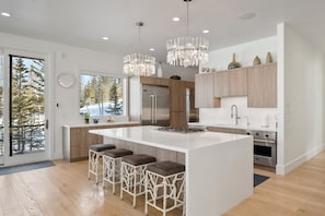 Fridge, microwave, oven, stovetop - Last Minute Savings! Luxury Ski-in, Ski-out Home with Hot Tub (Park City)