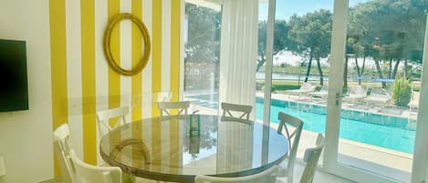 Villa, 4 Bedrooms, Smoking, Private Pool | Dining room