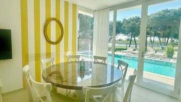 Villa, 4 Bedrooms, Smoking, Private Pool | Dining room