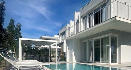 Stunning Villa With Pool and Lagoon View