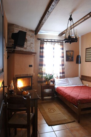 Classic Double Room, Fireplace | Blackout drapes, free WiFi, bed sheets - Rigas Hotel Arachova (Distomo-Arachova-Antikyra)