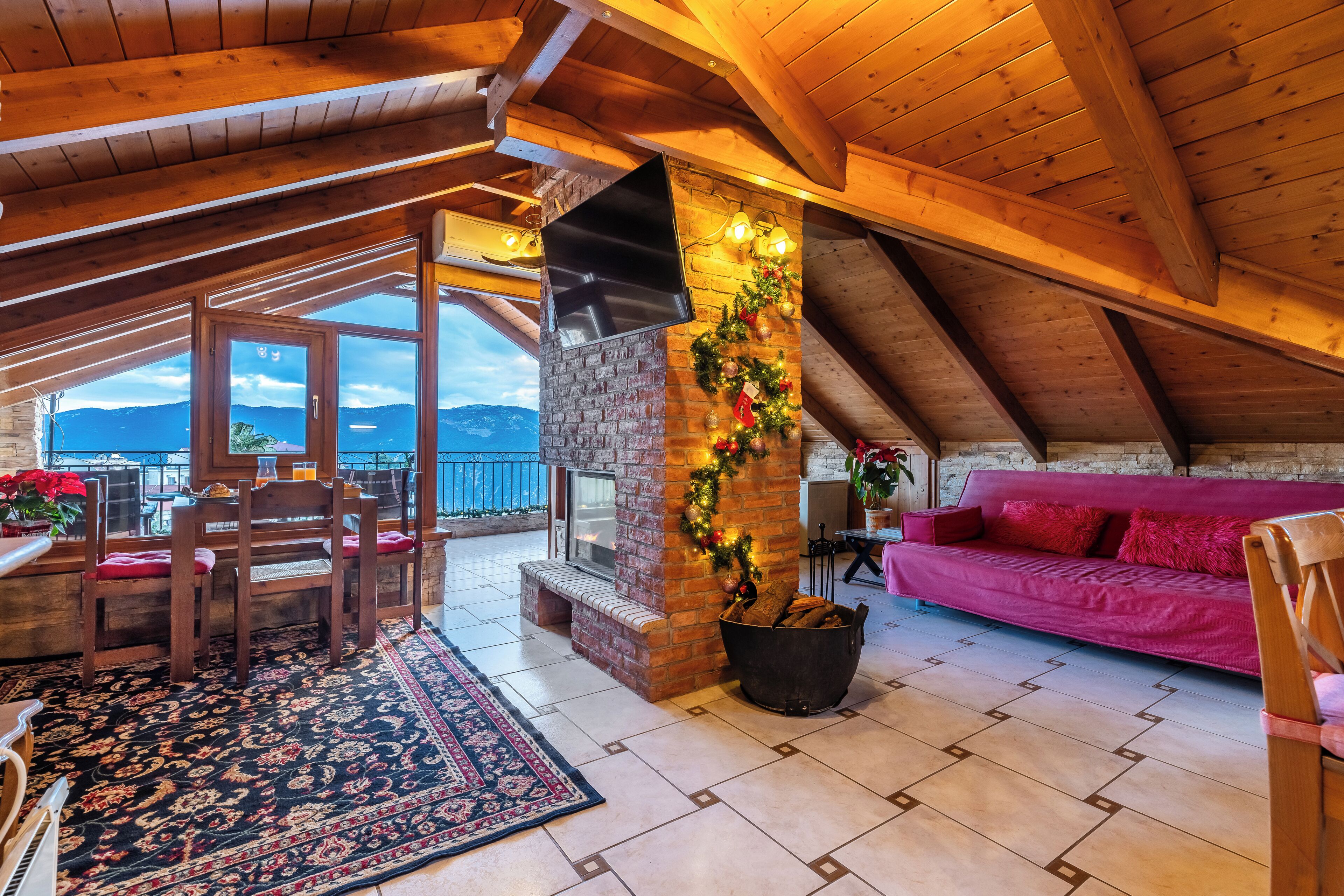 Royal Suite, Fireplace | Living area