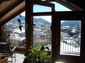 Cortinas blackout, wifi gratis y ropa de cama