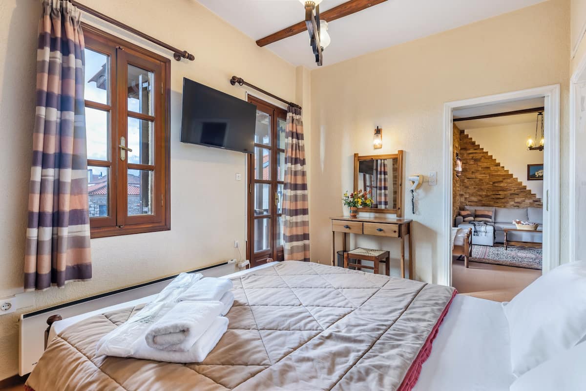 Blackout curtains, free WiFi, bed sheets