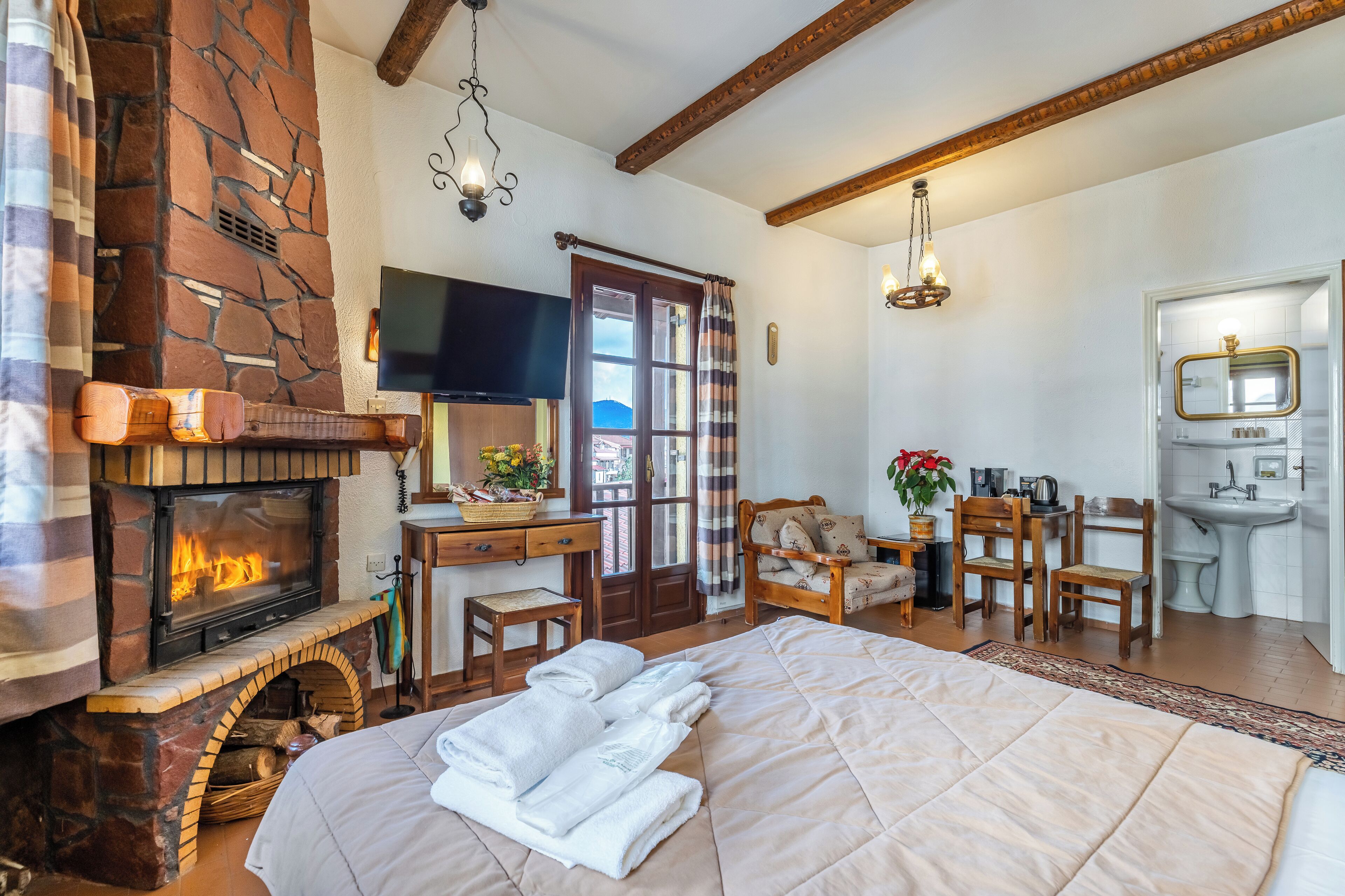 Classic Double Room, Fireplace