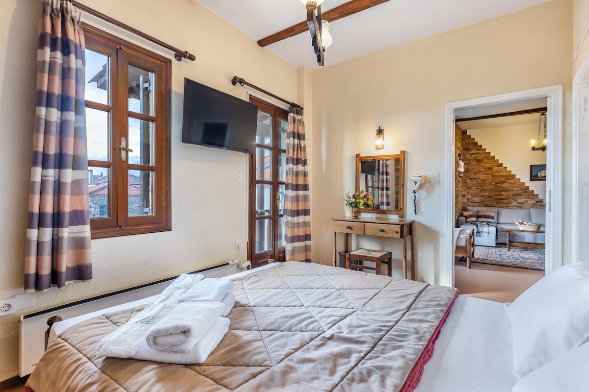 Blackout curtains, free WiFi, bed sheets