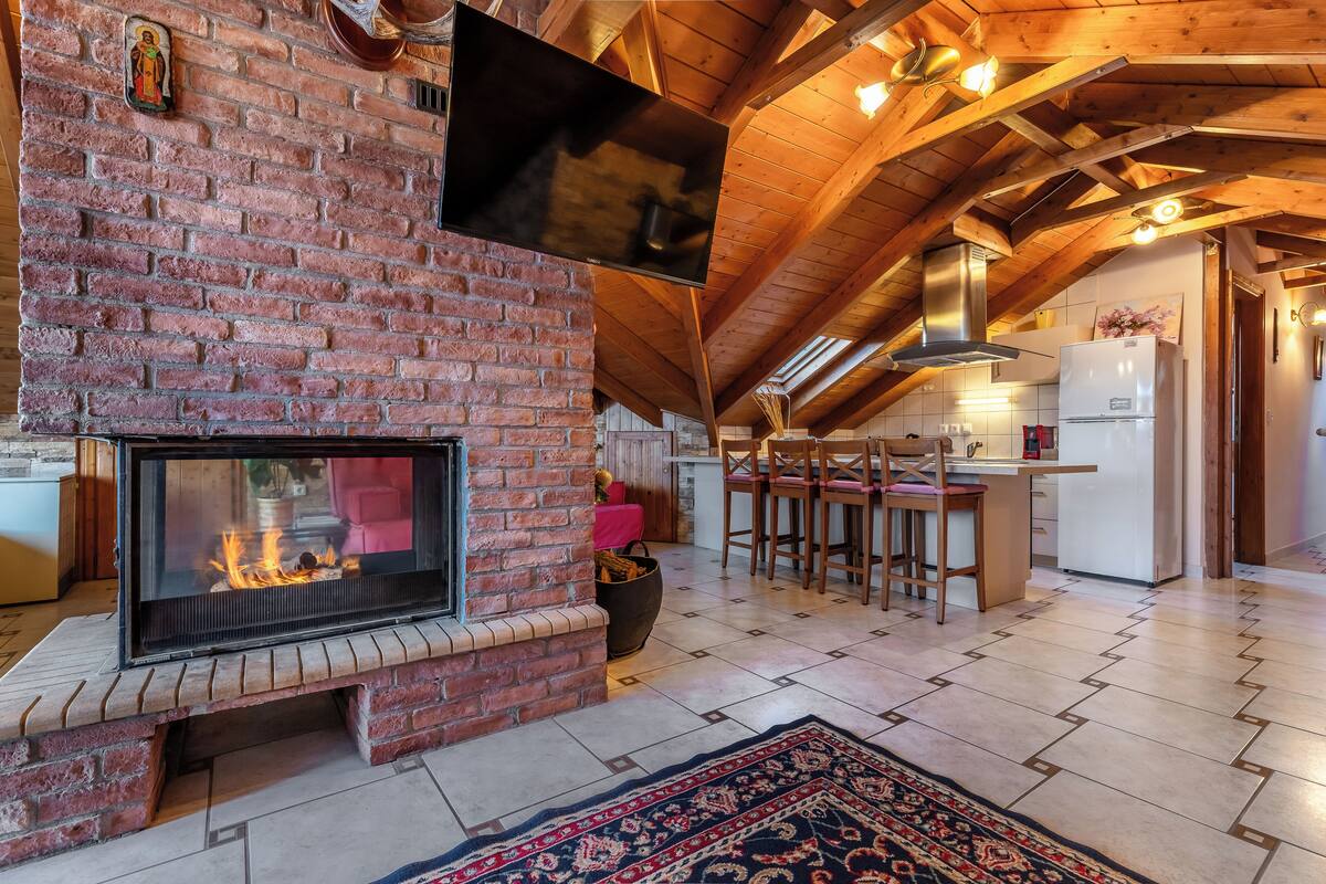 Royal Suite, Fireplace | Blackout curtains, free WiFi, bed sheets