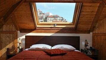 Royal Suite, Fireplace | 1 bedroom, blackout drapes, free WiFi, bed sheets