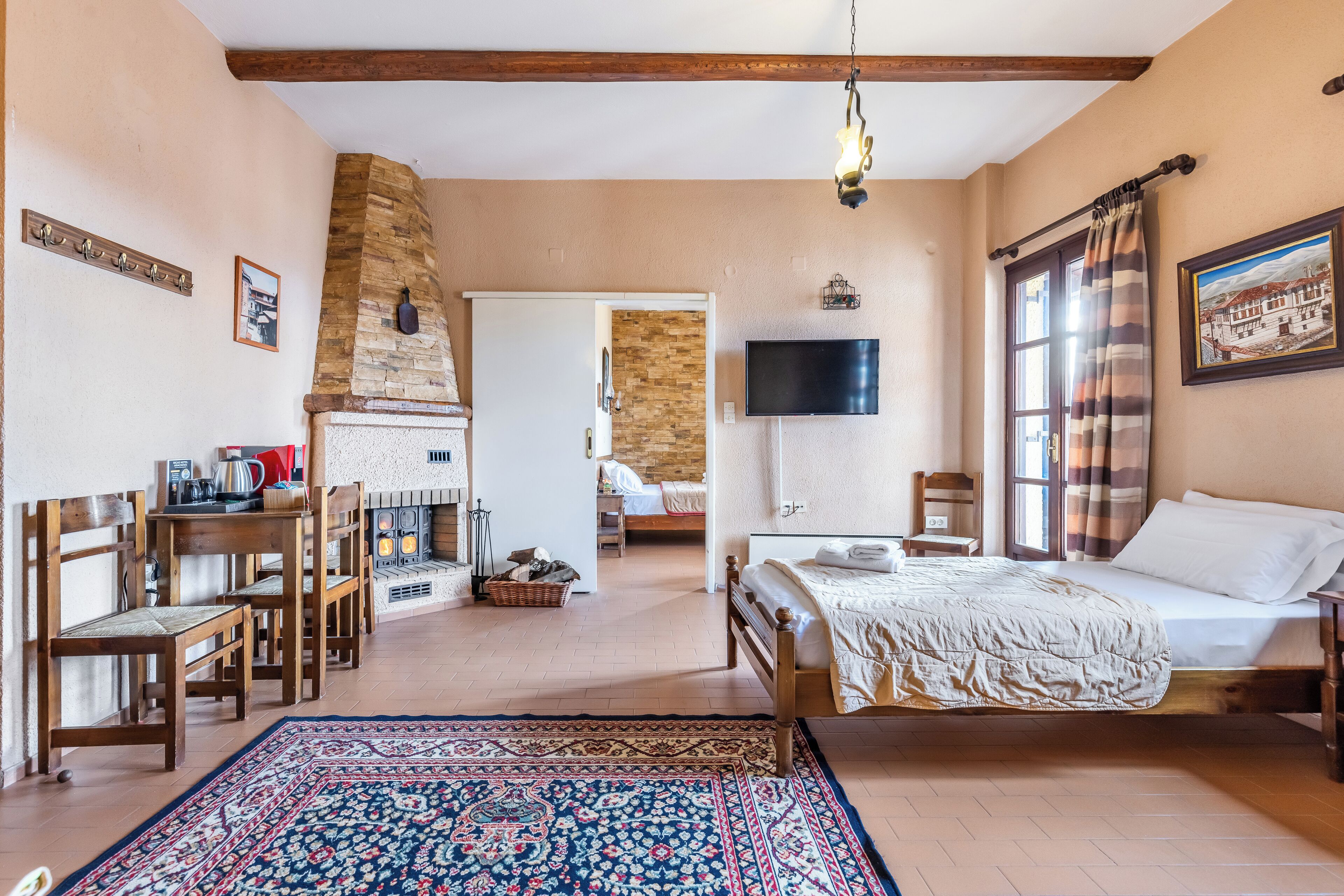 Traditional Room, Fireplace | Bathroom | Free toiletries, slippers, towels