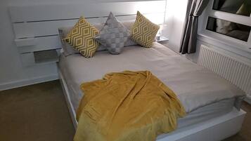 Apartment | 1 bedroom, bed sheets