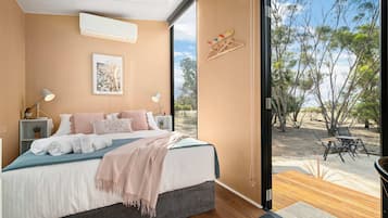 1 bedroom, bed sheets