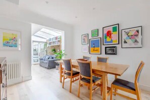 Basic House | Dining