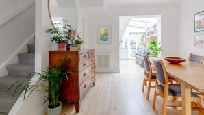Basic House | Dining - Beautifully Designed 2BD House - by Queen's Park! (London)