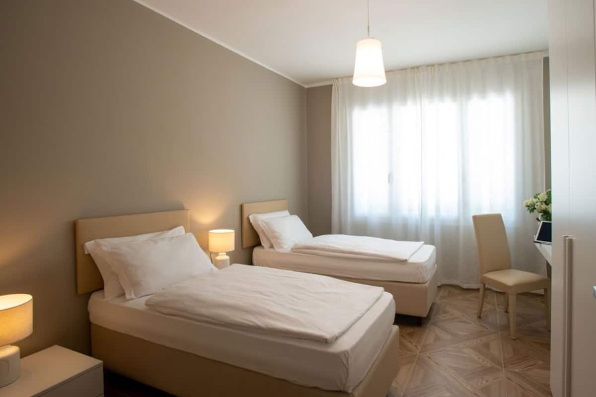 Daunenbettdecken, Minibar, Schreibtisch, laptopgeeigneter Arbeitsplatz