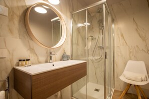 Suite, 1 Bedroom | Bathroom | Shower, rainfall showerhead, free toiletries, hair dryer - Casa DP (Conegliano)