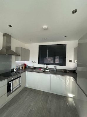 Lägenhet Basic | Eget kök | Kylskåp, ugn, spishäll och diskmaskin