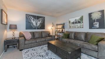 Een televisie en een kantoor