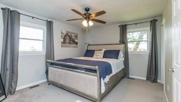 3 slaapkamers, een strijkplank/strijkijzer, gratis wifi, beddengoed