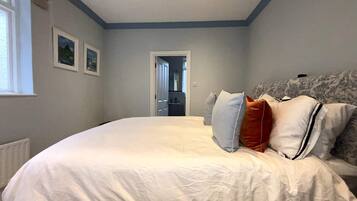 Basic Apartment | 3 bedrooms, iron/ironing board, bed sheets