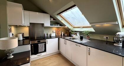 Charming 3BD Flat by the River Thames - Fulham!