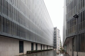 Exterior - City Flyer, by Veeve (London)