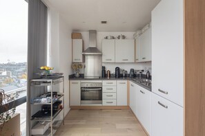Fridge, oven, stovetop, dishwasher - City Flyer, by Veeve (London)