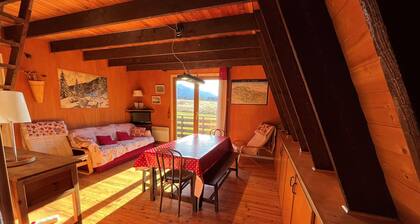 Chalet atypique plein de charme avec garage et balcon, idéal pour familles