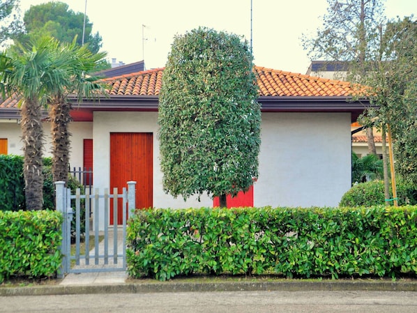 Leilighet, 2 soverom, terrasse, hageutsikt | Hage