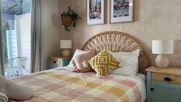 4 bedrooms, WiFi, bed sheets