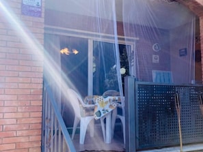 Outdoor dining - Family-Friendly House with Pool in Quiet Miami Playa (Miami Playa)