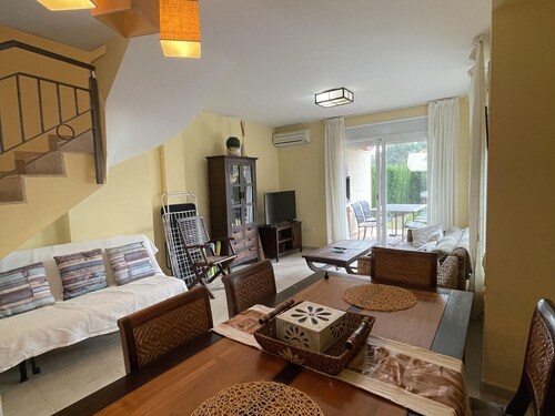 Spacious Townhouse in Quiet Area with Private Garden, BBQ, and Pool Access